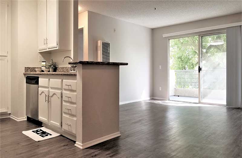 Paramount Terrace Apartments kitchen and dining room