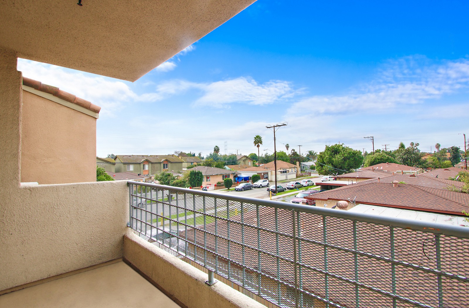 Paramount Terrace Apartments large balcony